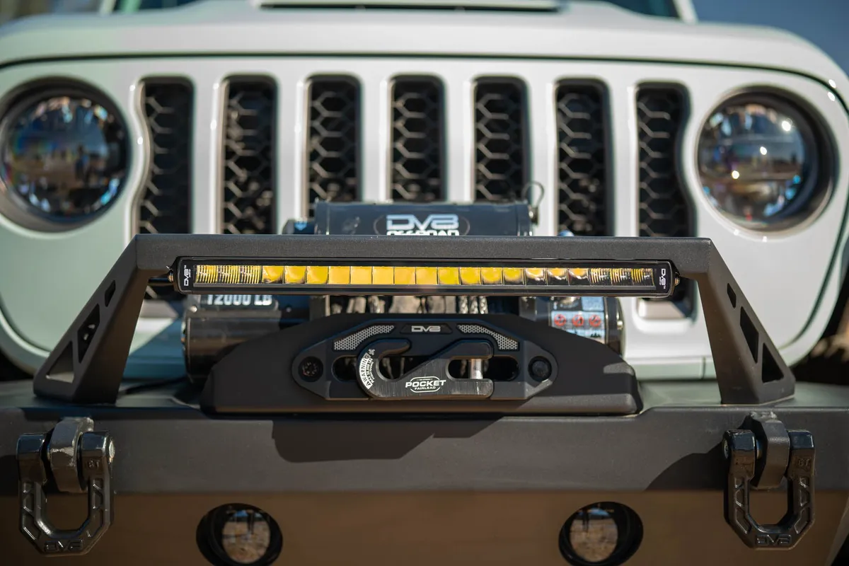 DV8 Offroad 20-Inch Halo Elite Single Row Light Bar with Accent Light product image