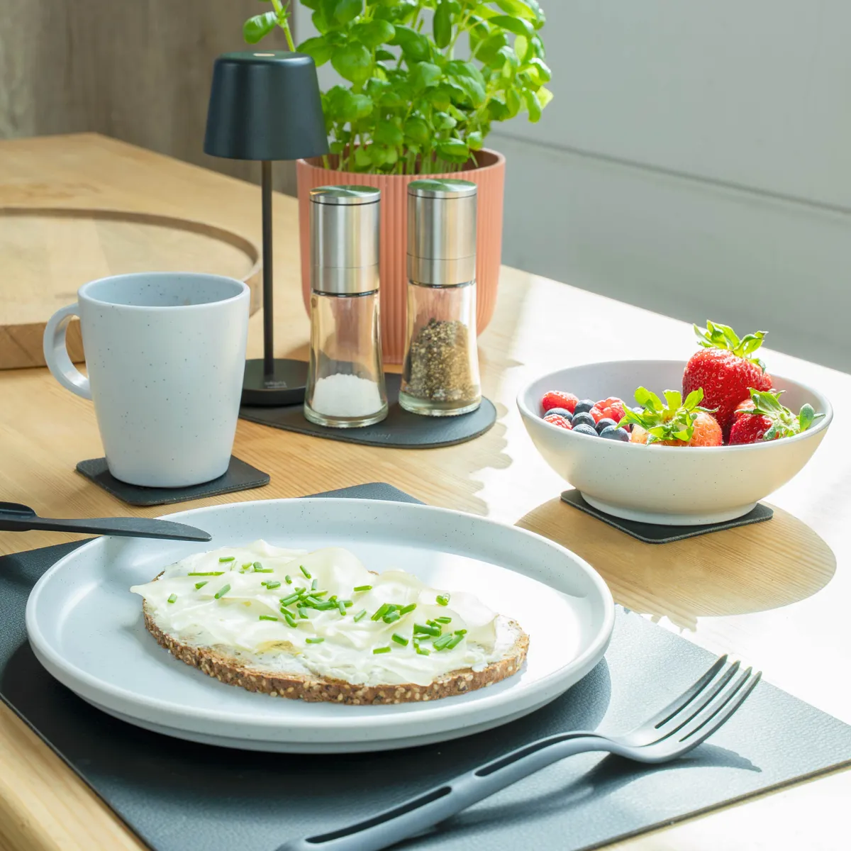 Magnetic plastic tableware set DOLOMIT WHITE product image