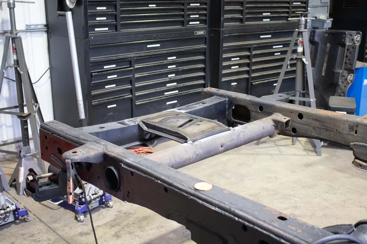 Rust Buster 2011-2018 Chevy Silverado 2500hd 3500hd Single Rear Wheels Gmc Sierra 2500hd 3500hd Single Rear Wheels - Fits All Cab And Bed Configurations Spare Tire Plate Rb7837 product image