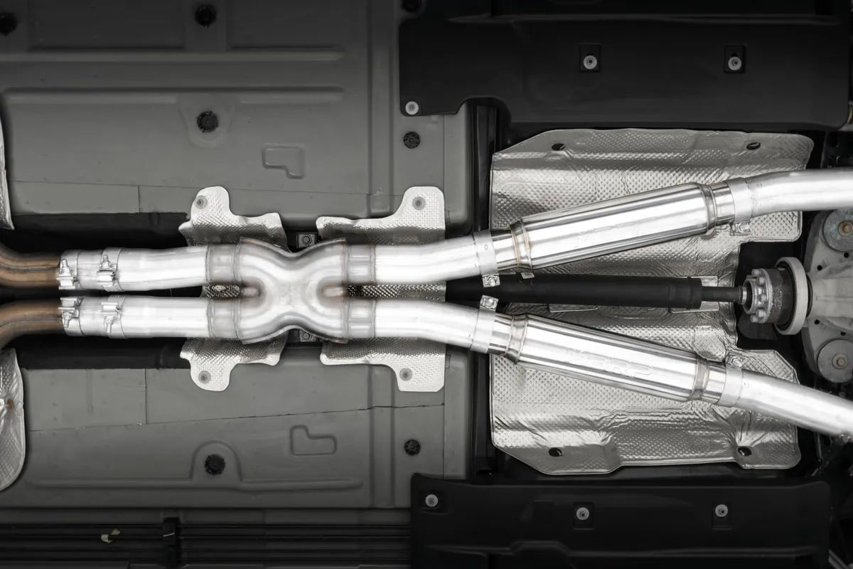 15-23 Dodge Challenger T304 Stainless Steel 3 Inch Dual Cat Back Quad Tips with Carbon Fiber Tips (Street Version) Exhaust System MBRP product image
