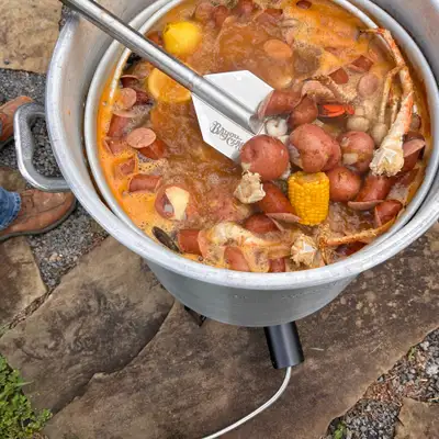 Bayou Classic 20-qt Aluminum Stockpot with Basket