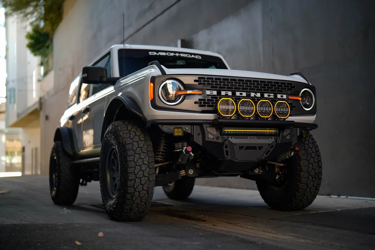 DV8 Offroad 7-Inch Halo Elite Round Light w/ Accent Halo product image