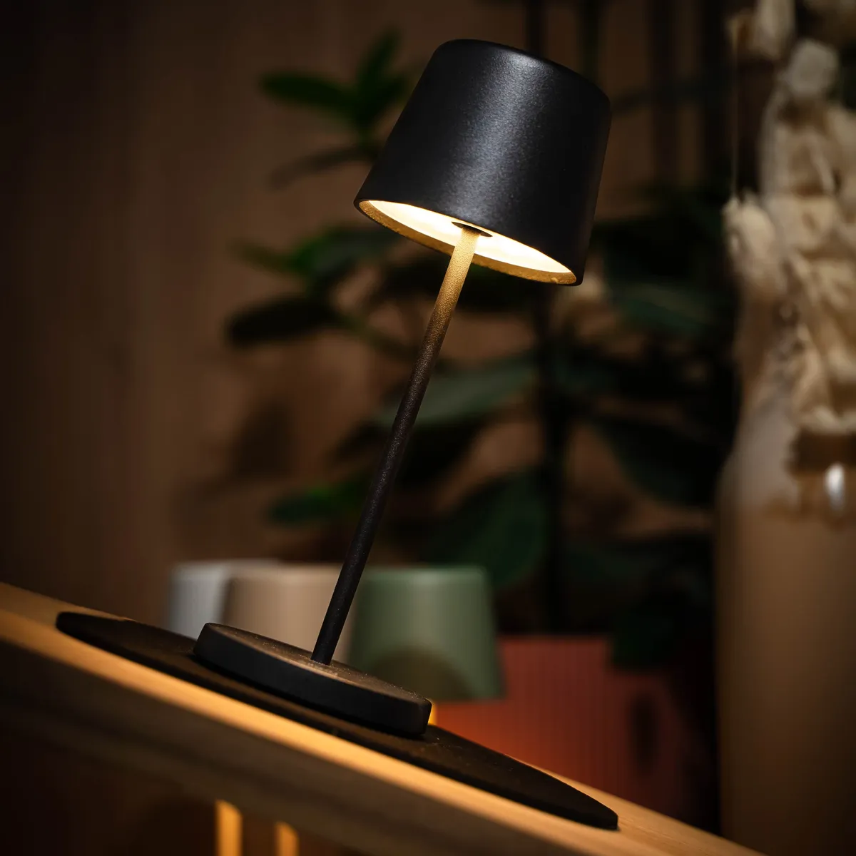 Magnetic lamp MONACO BLACK including placemat product image