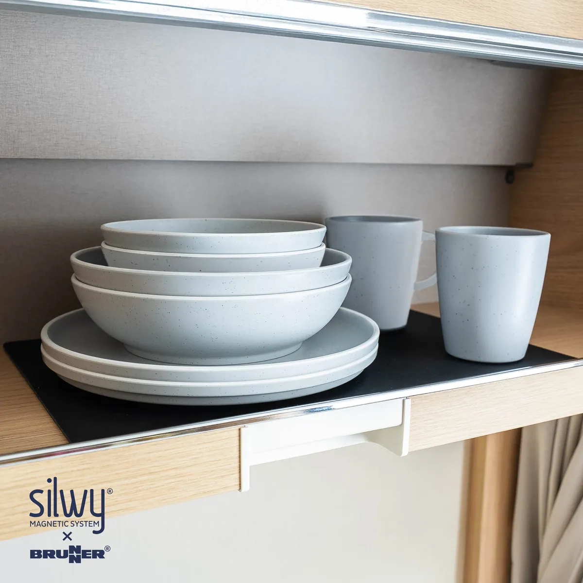 Magnetic plastic tableware set DOLOMIT WHITE product image