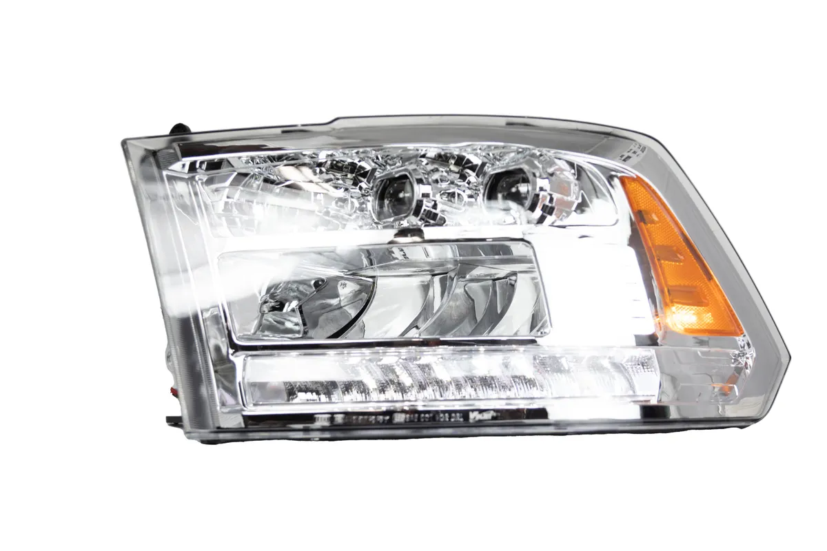 Winjet 1318 RAM 1500 1500 Classic Full LED High/Low Beam Sequentail Head Lightchrome/Clear Renegade