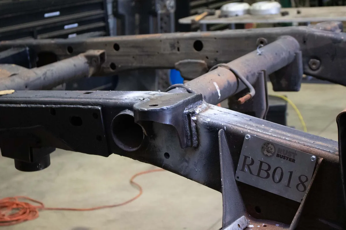 Rust Buster 2011-2018 Chevy Silverado 2500hd And 3500hd Gmc Sierra 2500hd And 3500hd Center Bed Mount Right Side Rb7828r product image