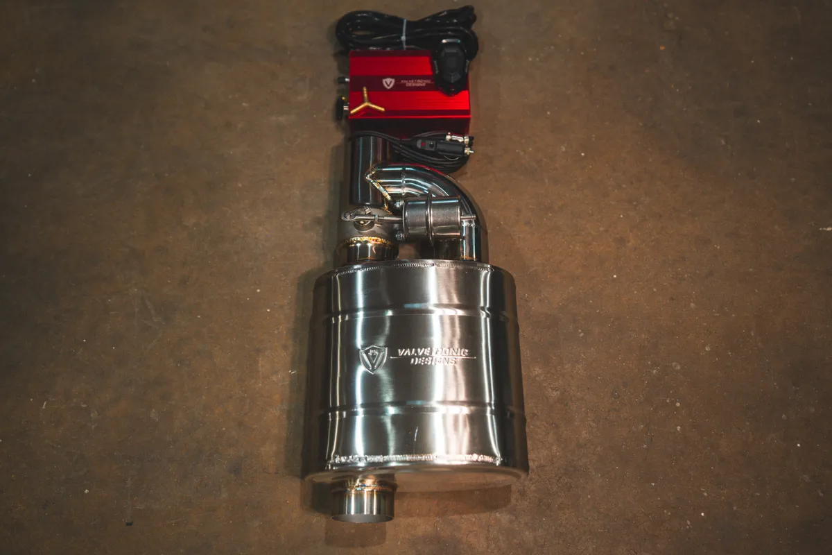 Universal Muffler Kit, Single Inlet Dual Outlet, 63MM 2.5 Inch 2 Mufflers Valvetronic Designs product image