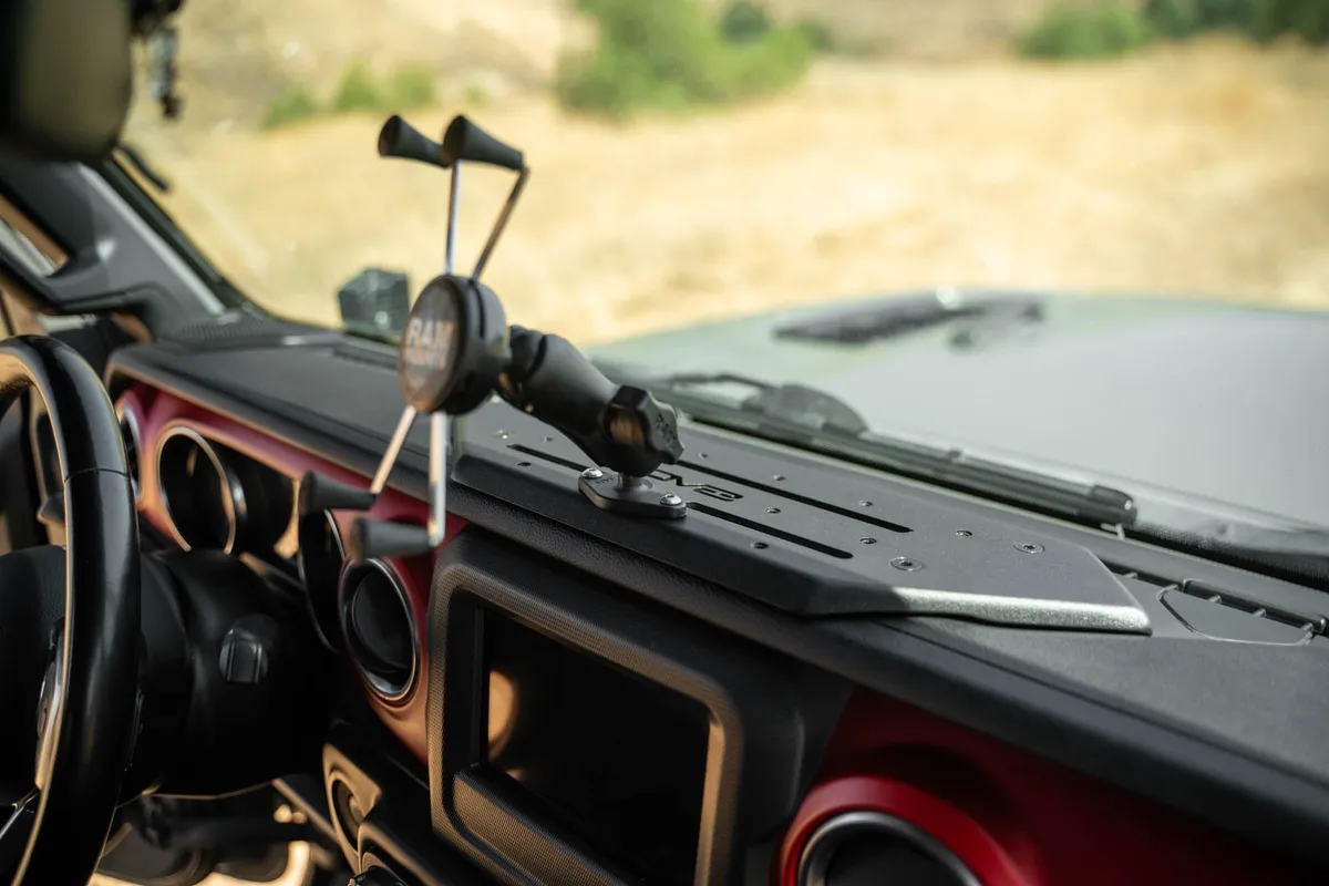 2018-2024 Jeep Wrangler JL, JLU , Gladiator JT V8 Offroad Device Dash Mount V2 product image