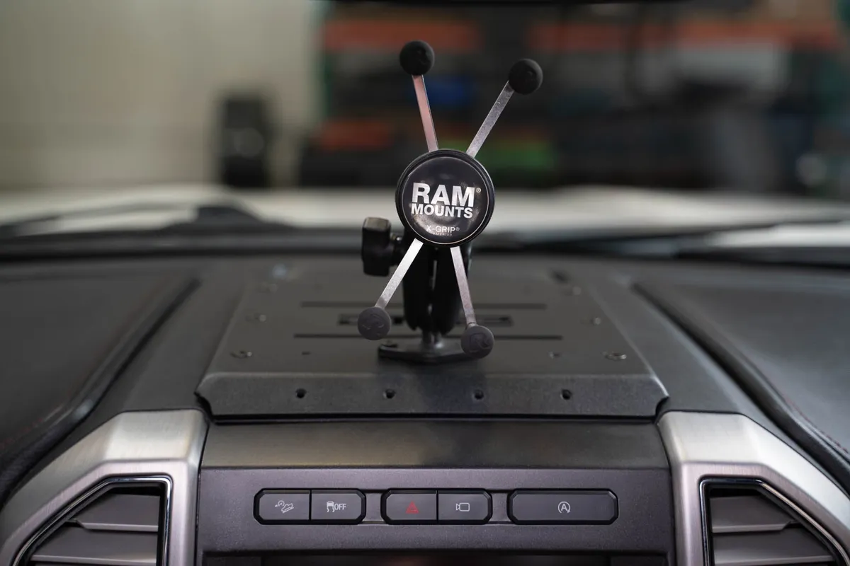 2015-2020 F-150 & 2017-2021 F-250/350 | Digital Device Dash Mount product image