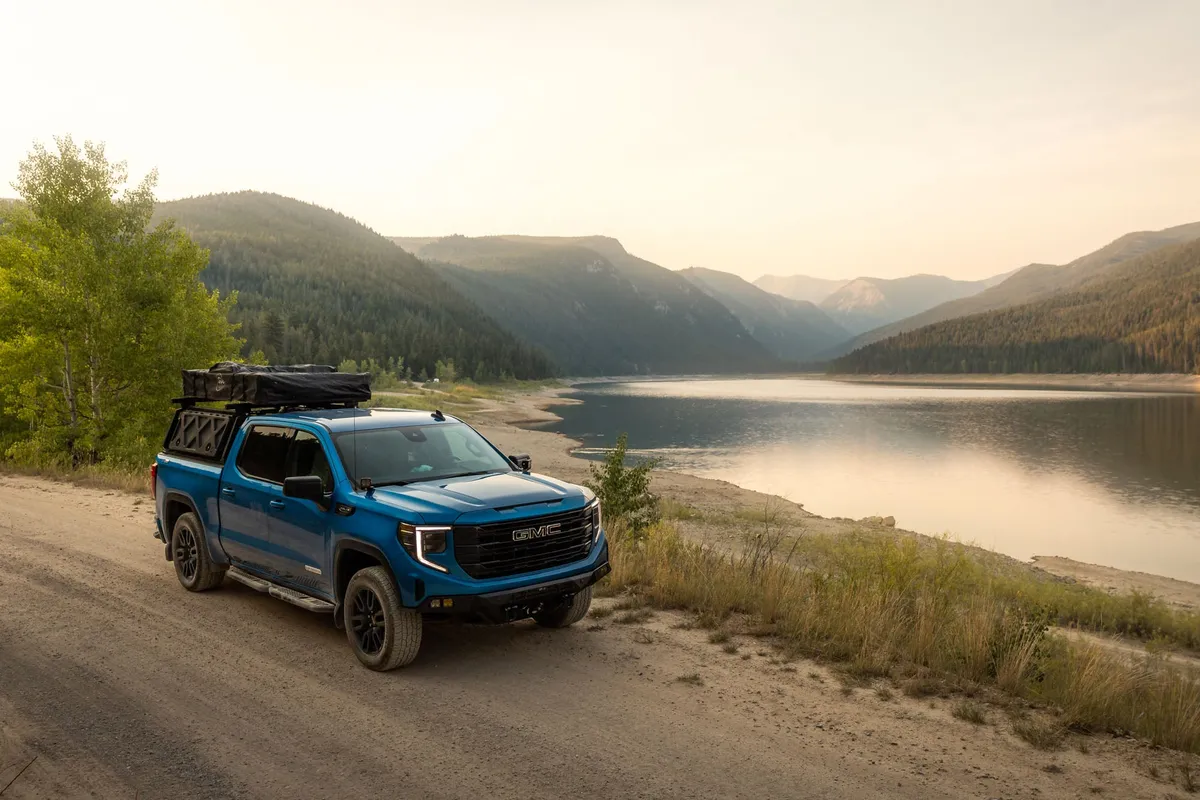 2019-2024 GMC Sierra 1500 Chevrolet Silverado 1500 Crew Cab DV8 Offroad OE Plus Side Steps product image