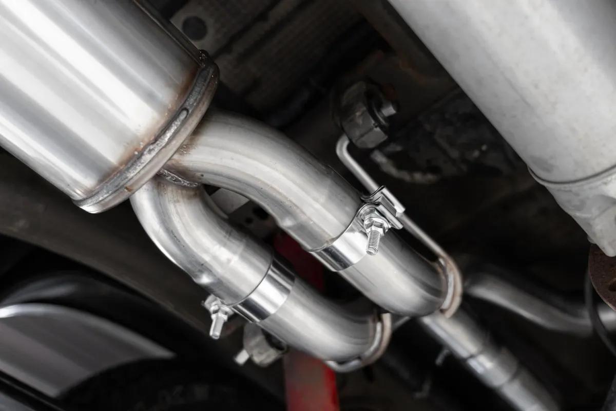 3.0 inch Cat-Back 2.5 inch Dual Split Rear Quad Carbon Fiber Tips 4.0 inch OD 19-23 Silverado/Sierra 1500 Dual Out MBRP product image