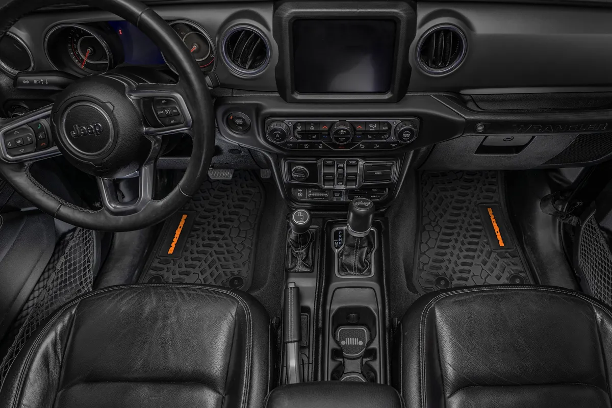 20-24 Jeep Gladiator Front and RearTire Tread/Scorched Earth Scene w/ Mojave Insert - Black w/ Orange Insert product image