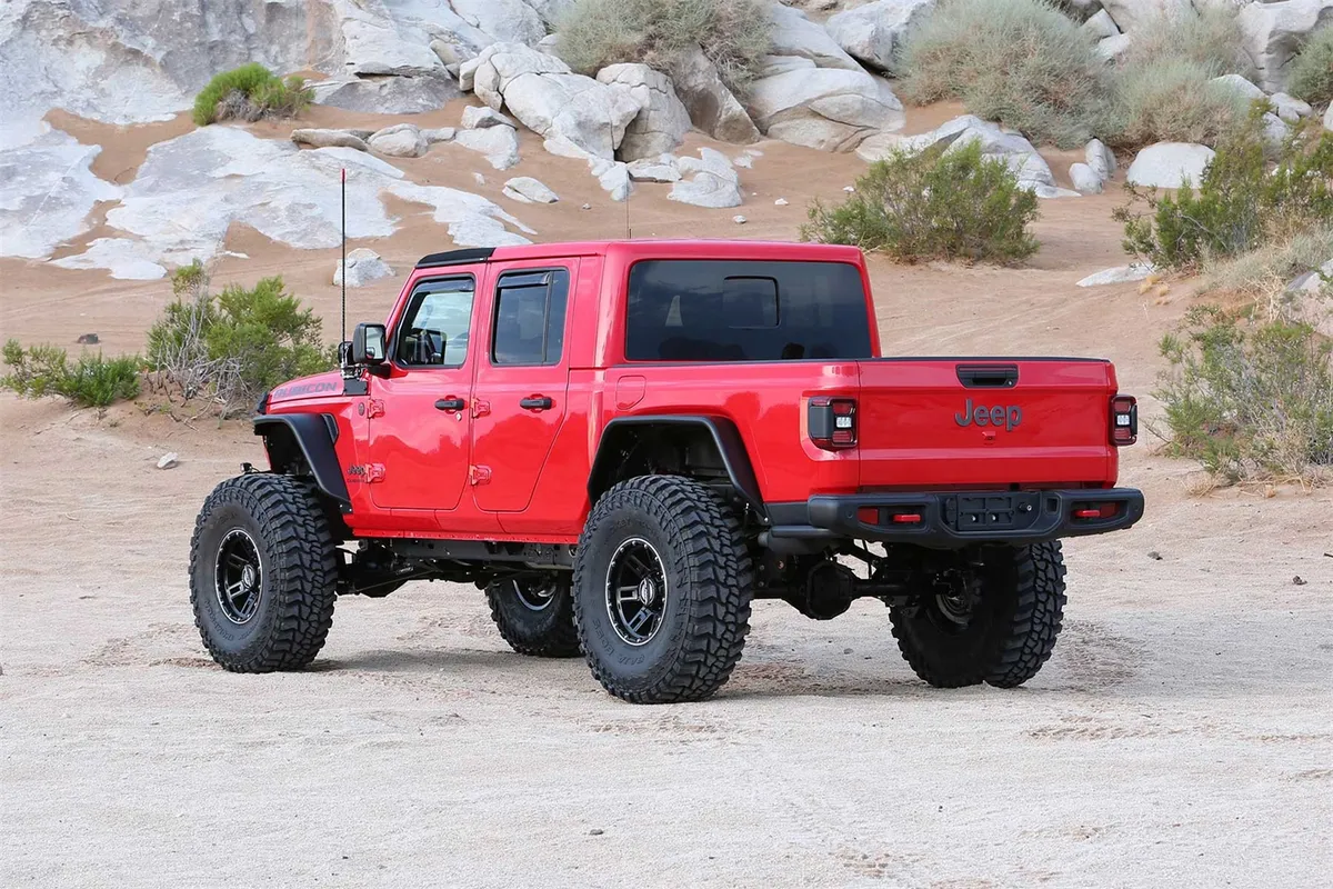 Fabtech 5in Crawler Long Arm Kit w/Dirt Logic Reservoir Shocks - JT 3.6L product image