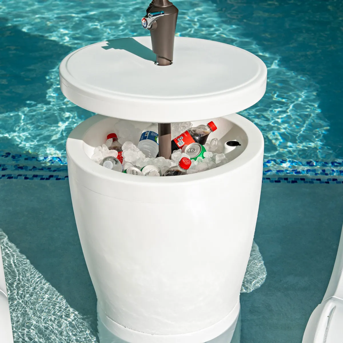 Vero In-Pool Shade Table™ with Storage product image