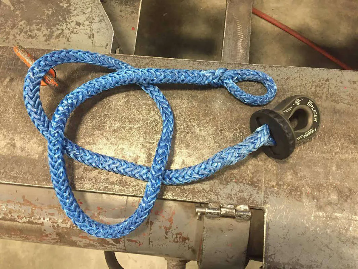 Factor 55 00352-01 Splicer 3/8-1/2 Synthetic Rope Splice-On Shackle Mount -- Red product image