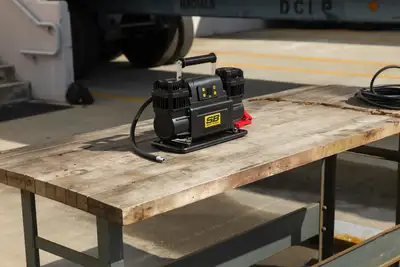 Smittybilt 10.6c fm Dual Head Portable Compressor With Bag