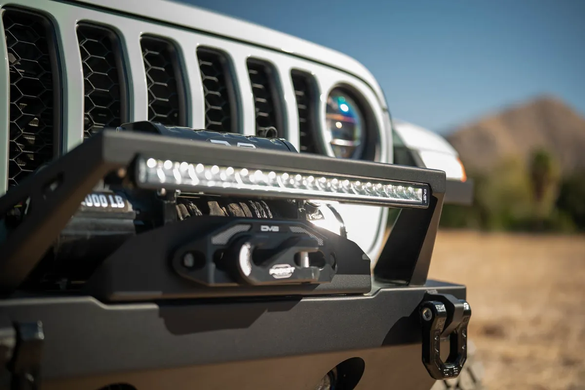 DV8 Offroad 20-Inch Halo Elite Single Row Light Bar with Accent Light product image
