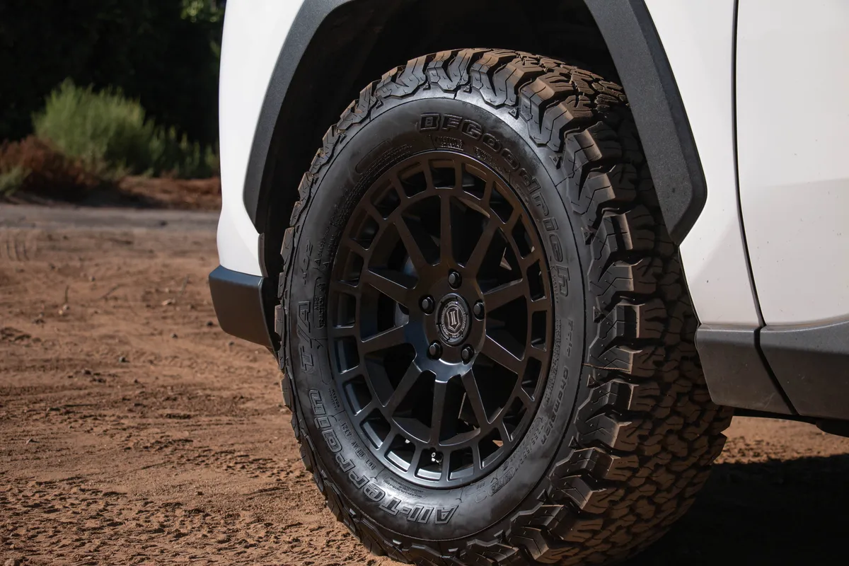 Icon Alloys Journey Gls Gld 17 X 8 / 5 X 108 / 38 Mm / 6in Bs product image