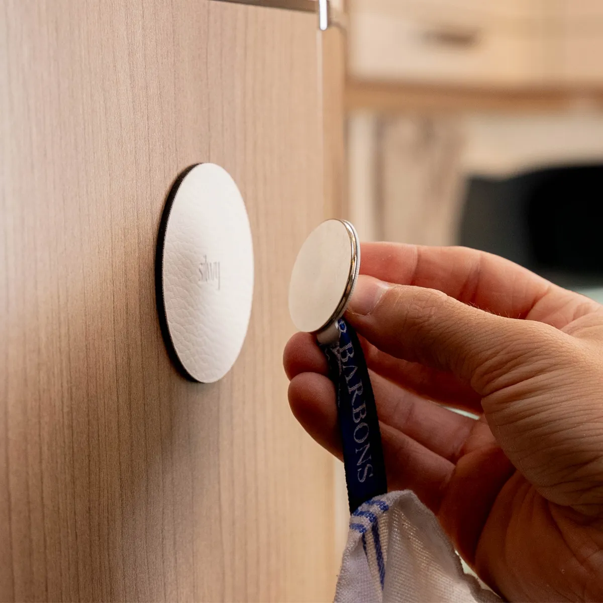 Magnetic Hook Clever Black Incl. Pad White product image
