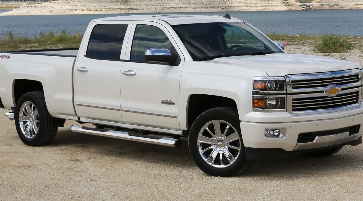 OCTA Series Nerf Bar; Aluminum; Premium Chrome Finish; product image