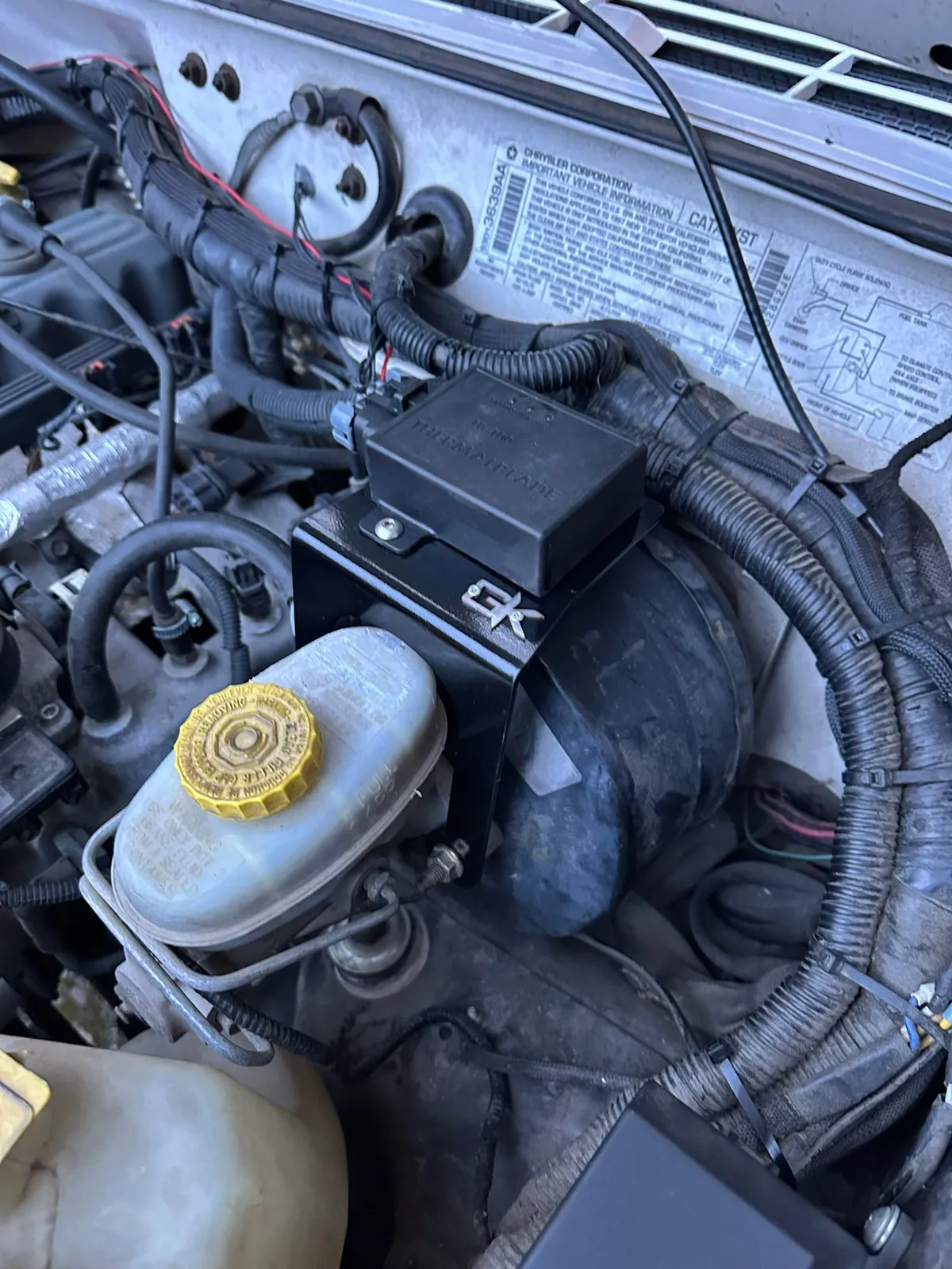 1984-2002 Jeep Cherokee XJ Heated Wiper Blades with Installation Bracket product image