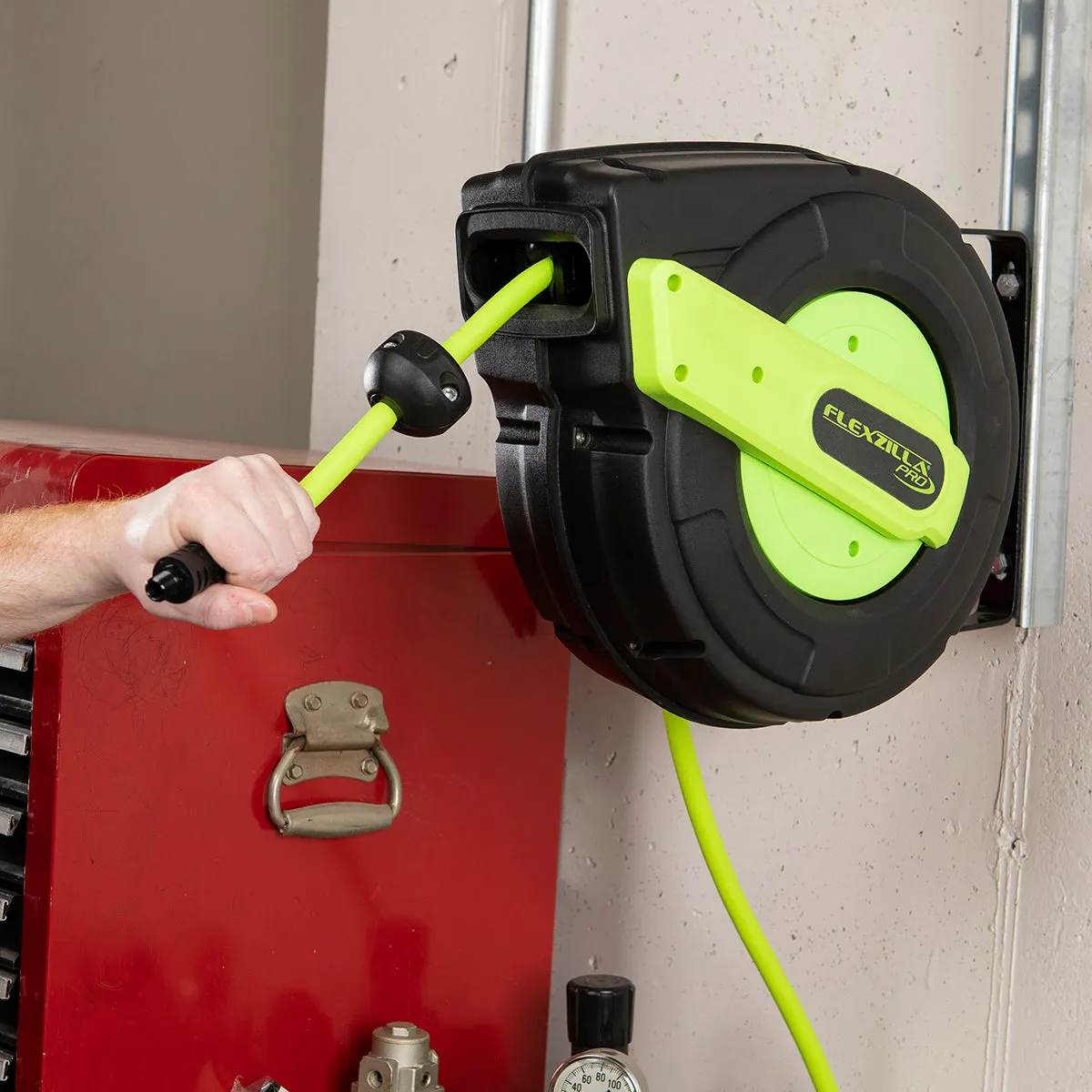Fzp Enclosed Plastic Retractable Air Hose Reel 3/8in 50ft product image