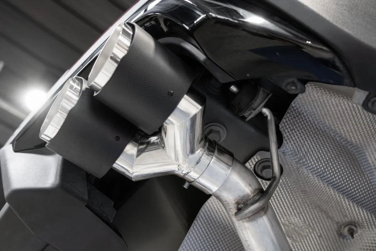 Axle-Back 2.5 inch Dual Rear Quad Carbon Fiber Tips (4) 4.0 inch OD Dual Out Explorer 20-Up Lincoln Aviator MBRP product image