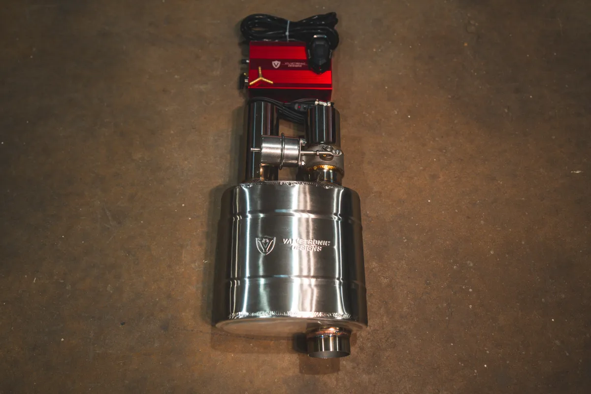 Universal Muffler Kit, Single Inlet Dual Outlet, 63MM 2.5 Inch 2 Mufflers Valvetronic Designs product image