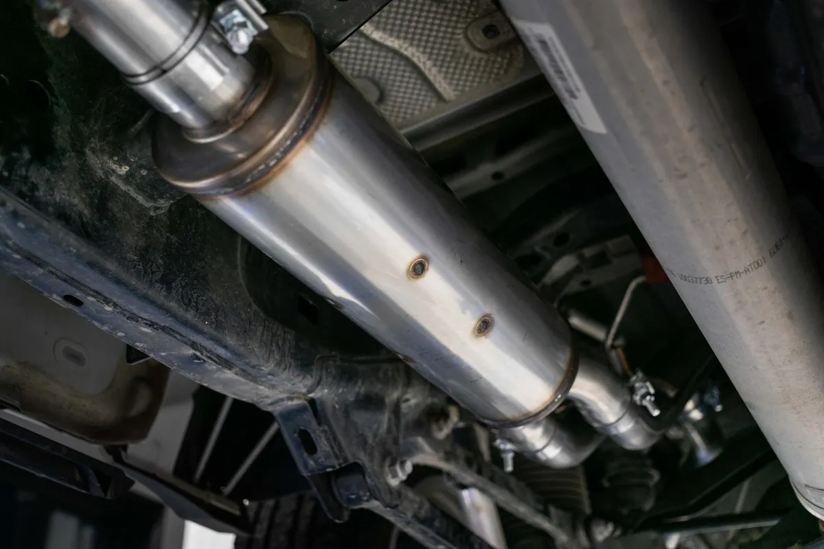 Armor Pro Cat Back Exhaust System; 2.5 in.; Incl. Front Pipe/Extension Pipe/Muffler/Over Axle Pipes/Tailpipe/Hardware/4.5 in. OD Tip; Dual Split Rear Exit; T304 Stainless Steel; product image