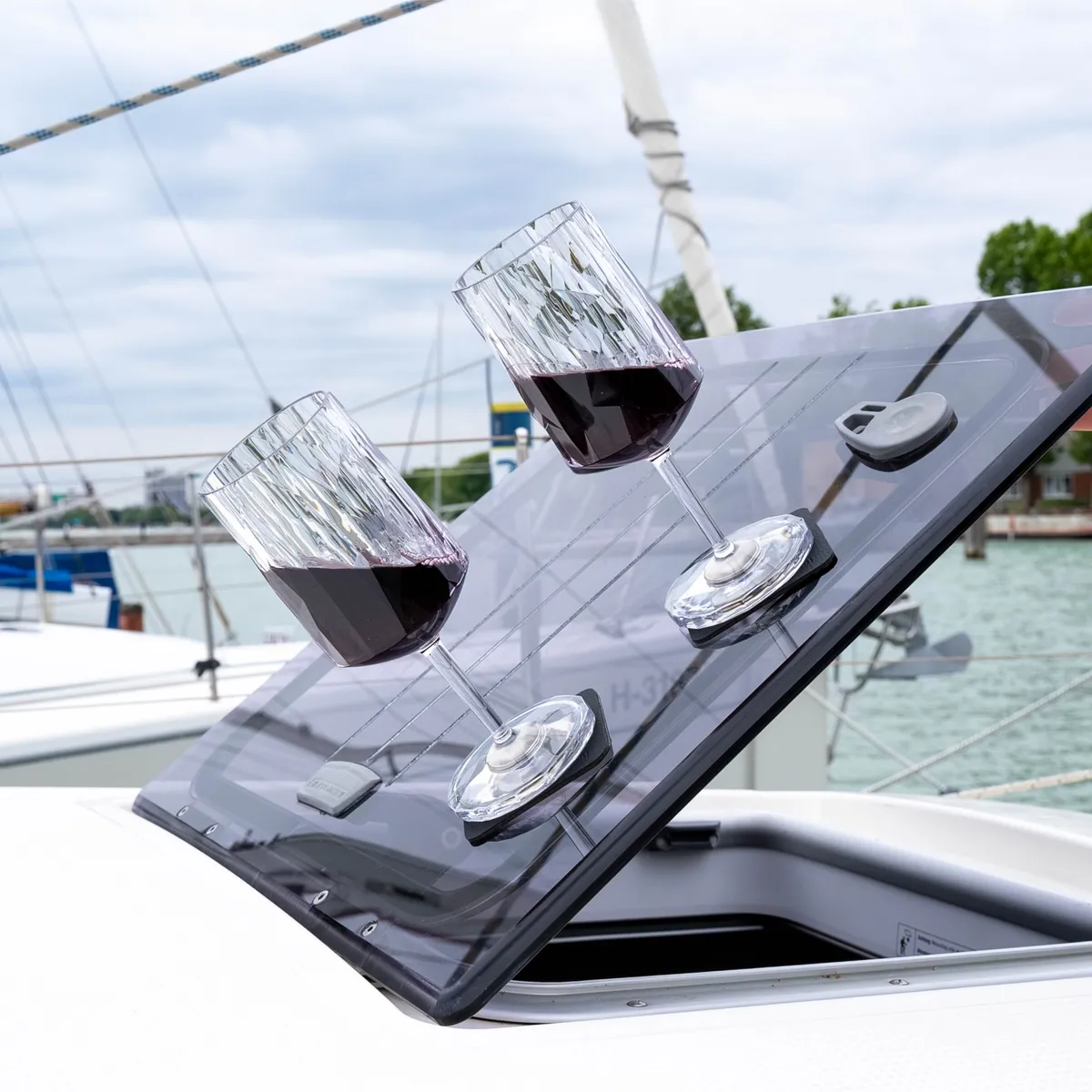 Magnetic Plastic Glasses Wine 0 3 l product image