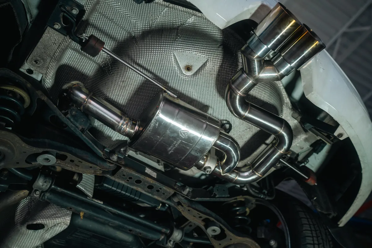 Universal Muffler Kit, Single Inlet Dual Outlet, 63MM 2.5 Inch 2 Mufflers Valvetronic Designs product image