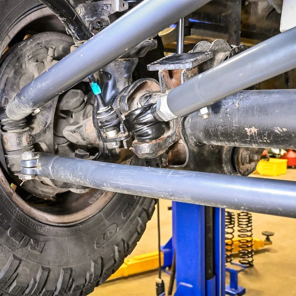 Ford 2005 - 2016 Super Duty F-250 F-350 2005 F-450 F-550 F-600 Heavy Duty Adjustable Front Track Bar product image