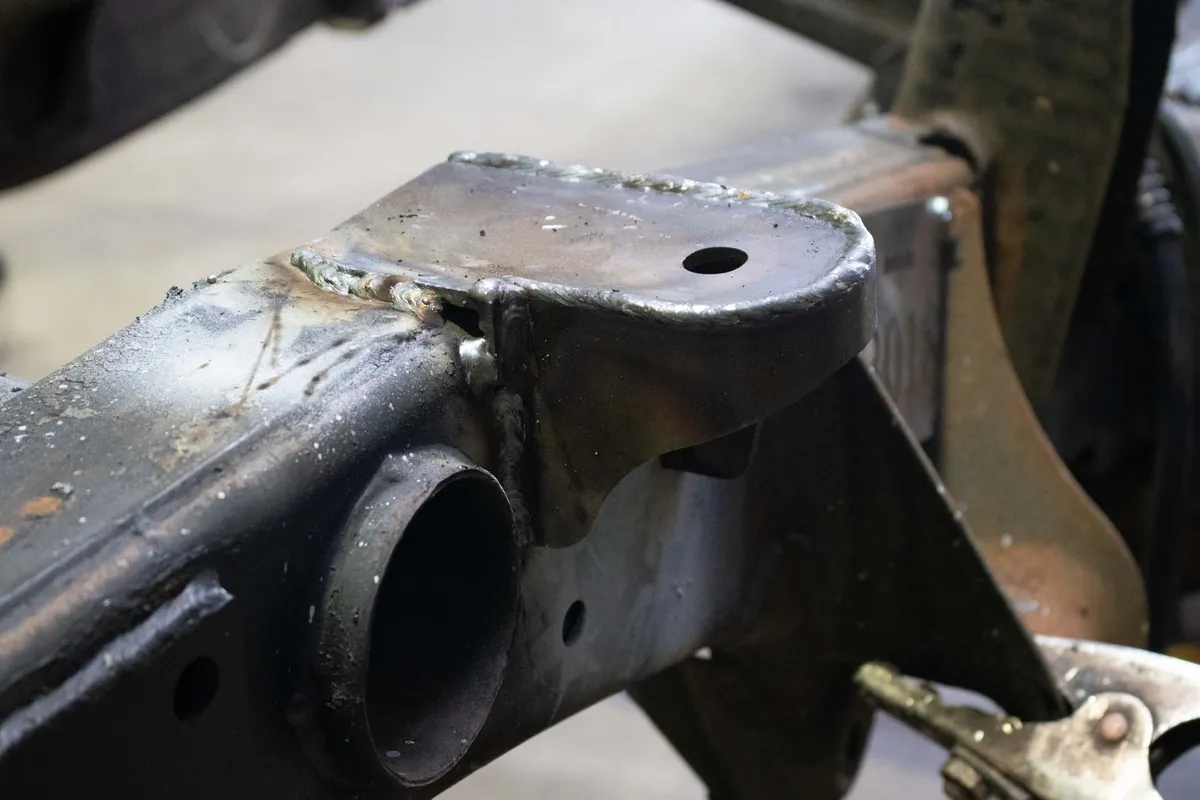 Rust Buster 2011-2018 Chevy Silverado 2500hd And 3500hd Gmc Sierra 2500hd And 3500hd Center Bed Mount Right Side Rb7828r product image