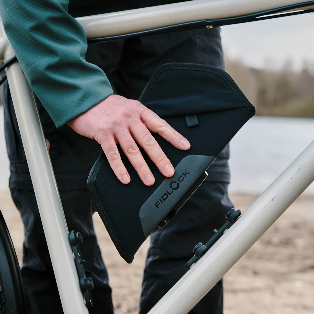 Magnet Bag Fidlock Twist Essential Bag Black Incl. Bike Base product image