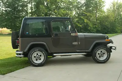 Kentrol Jeep CJ/YJ Hood Catch Pair TJ Style 42-95 CJ and Wrangler YJ Polished Silver Kentrol