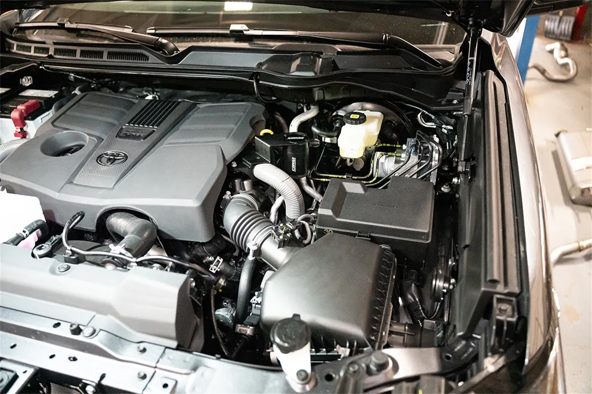 Aluminum Oil Catch Can w/ Bracket | 2022-2024 Toyota Tundra 3.4L V6 (CC0020) product image