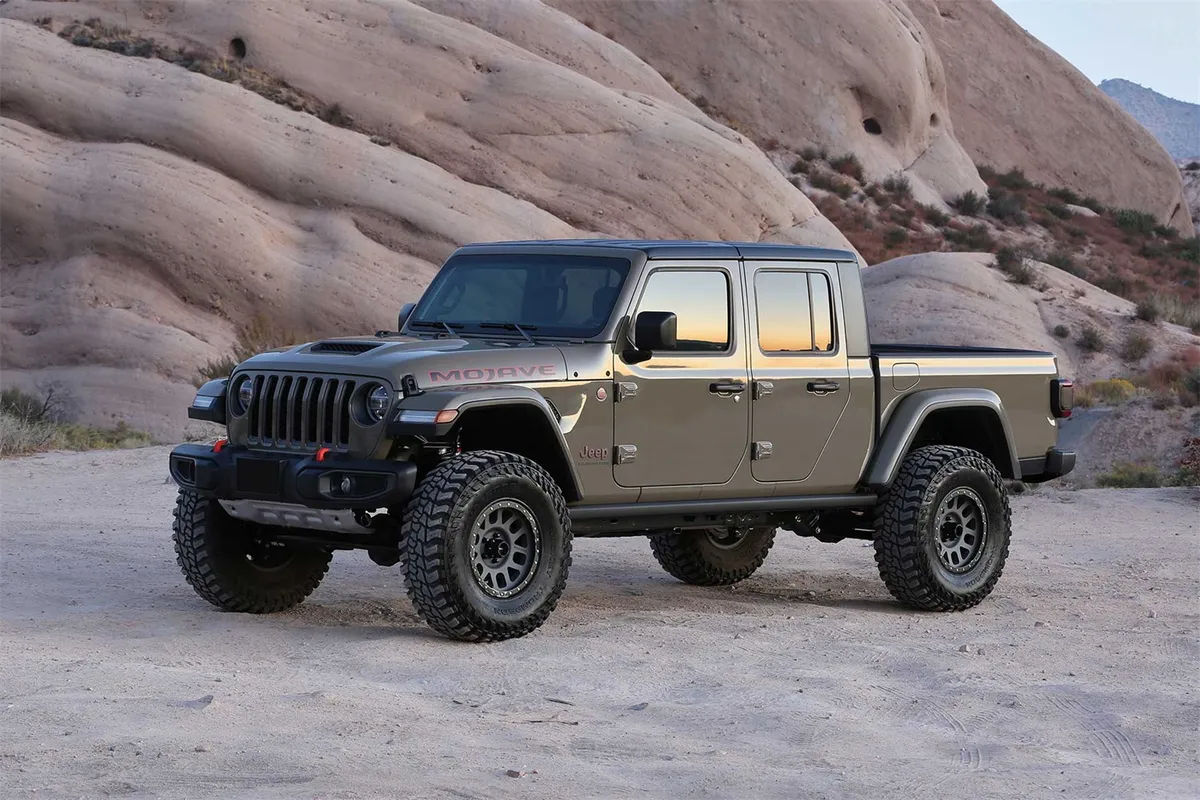 FabTech 2in Trail Lift Kit w/ Shock Extensions - JT Mojave Only product image