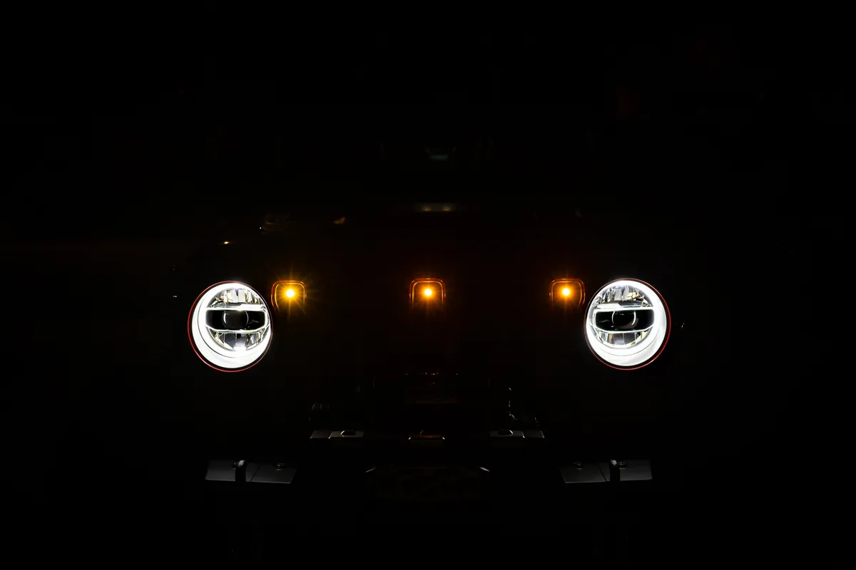 DV8 Offroad Grjl-02 Grjl-02 18-22 Jeep Wrangler JL Front Grill Amber Accent Lights product image