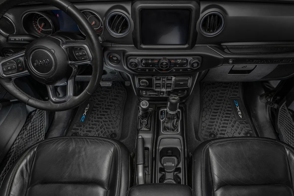 21-24 Jeep 4xe Front and RearTire Tread/Scorched Earth Scene w/ 4xe Insert - Black w/ Silver '4x' & Dark Blue 'e' Insert product image