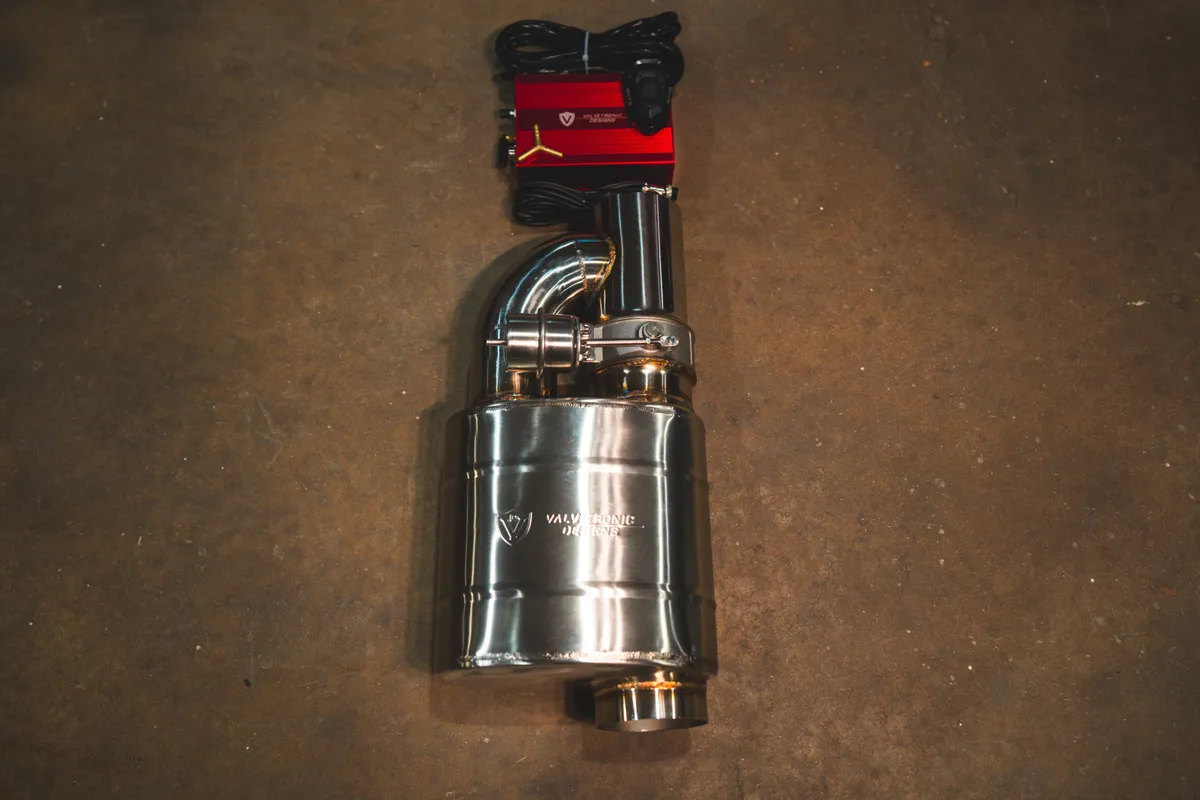 Universal Muffler Kit, Single Inlet Dual Outlet, 63MM 2.5 Inch 2 Mufflers Valvetronic Designs product image