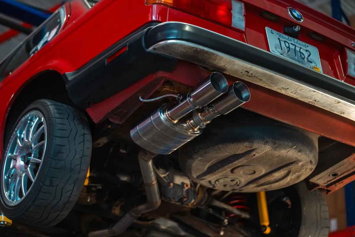 Universal Muffler Kit, Single Inlet Dual Outlet, 63MM 2.5 Inch 2 Mufflers Valvetronic Designs product image