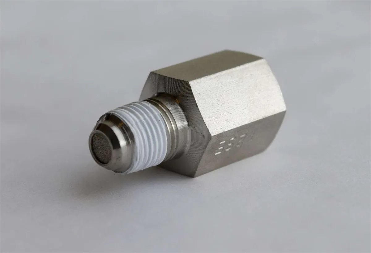 AutoMeter Fitting; Snubber Adapter; 1/8in. Npt Female to 1/8in. Npt Male; Stainless Steel; For Fuel Pressure