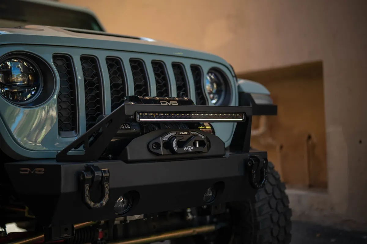 DV8 Offroad 20-Inch Halo Elite Single Row Light Bar with Accent Light product image