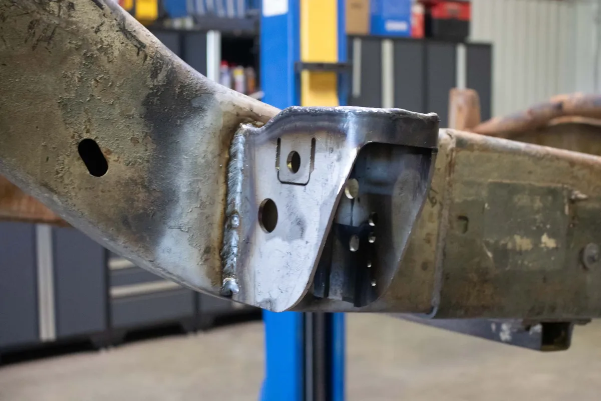 2001-2010 Chevy Silverado 2500hd Gmc Sierra 2500hd Front Cab Mount Right Side product image