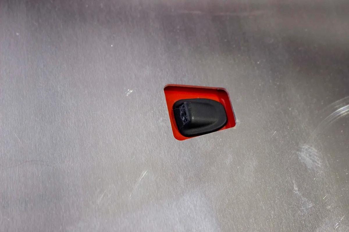 200712 Wrangler Fishbone JK Hood Louver (0712)black Black Powder Coat product image