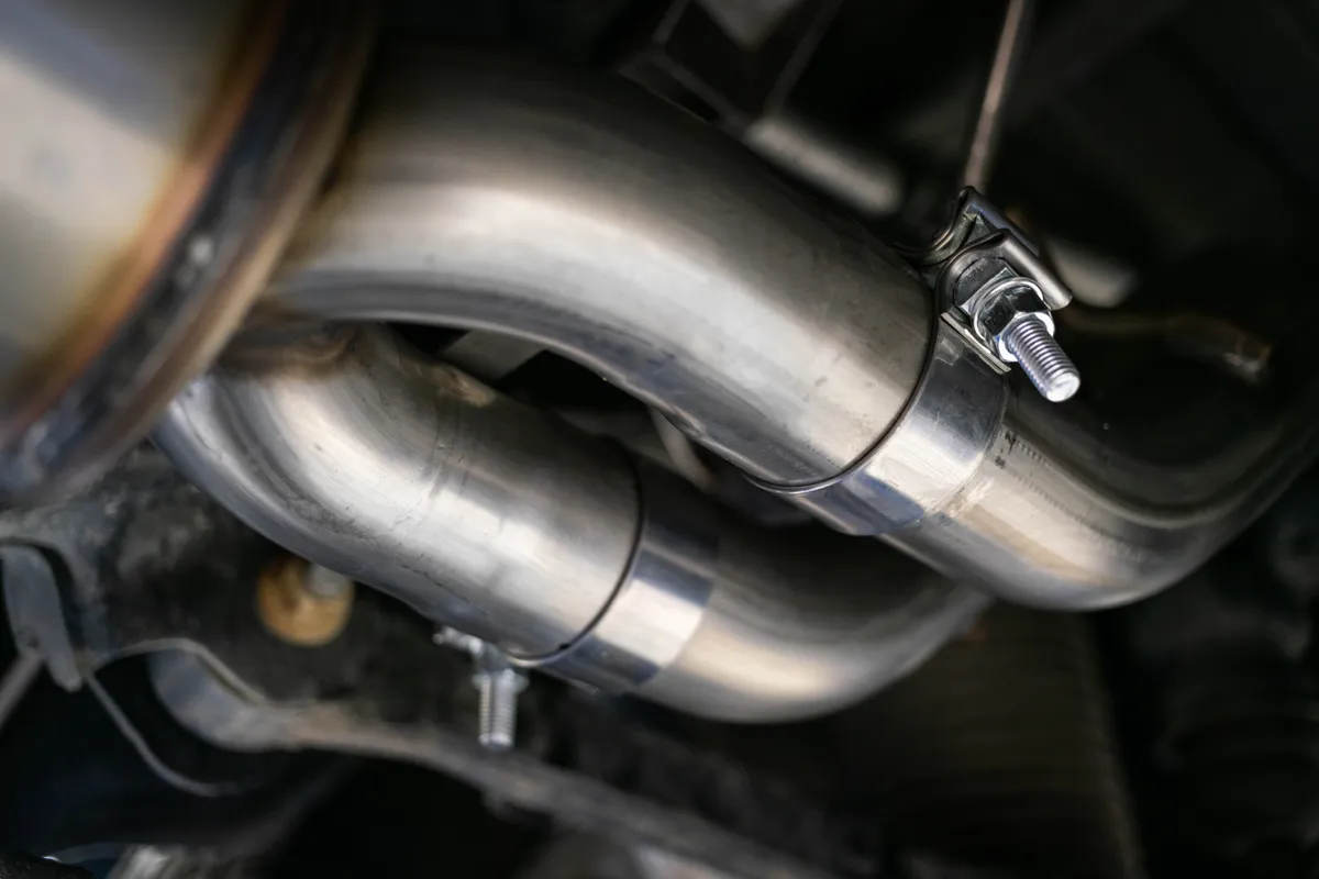 Armor Pro Cat Back Exhaust System; 2.5 in.; Incl. Front Pipe/Extension Pipe/Muffler/Over Axle Pipes/Tailpipe/Hardware/4.5 in. OD Tip; Dual Split Rear Exit; T304 Stainless Steel; product image