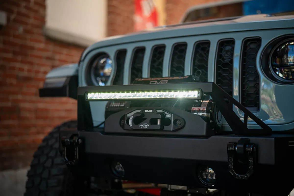 DV8 Offroad 20-Inch Halo Elite Single Row Light Bar with Accent Light product image