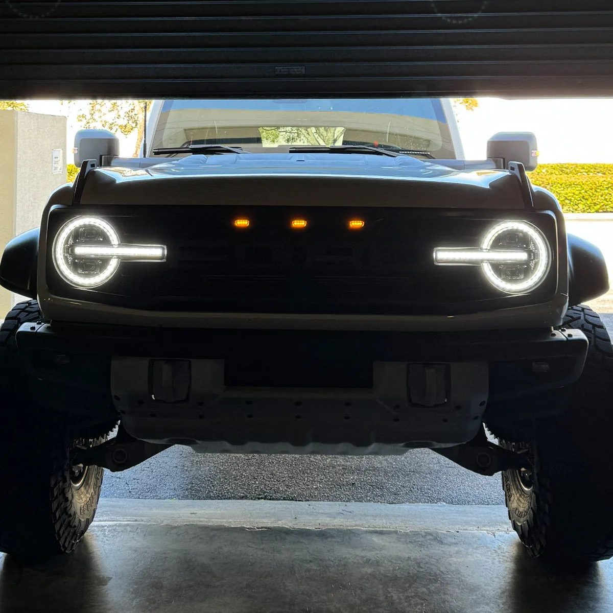 Recon Ford Bronco 21-24 LED Projector Headlights w Ultra High Power LED hi Low Beam White LED Scanning Turn Signals With Start-Up Lighting Sequence White LED Daytime Running Lights - Smoked / Black With White LED Turn Signals 264479bkwh product image