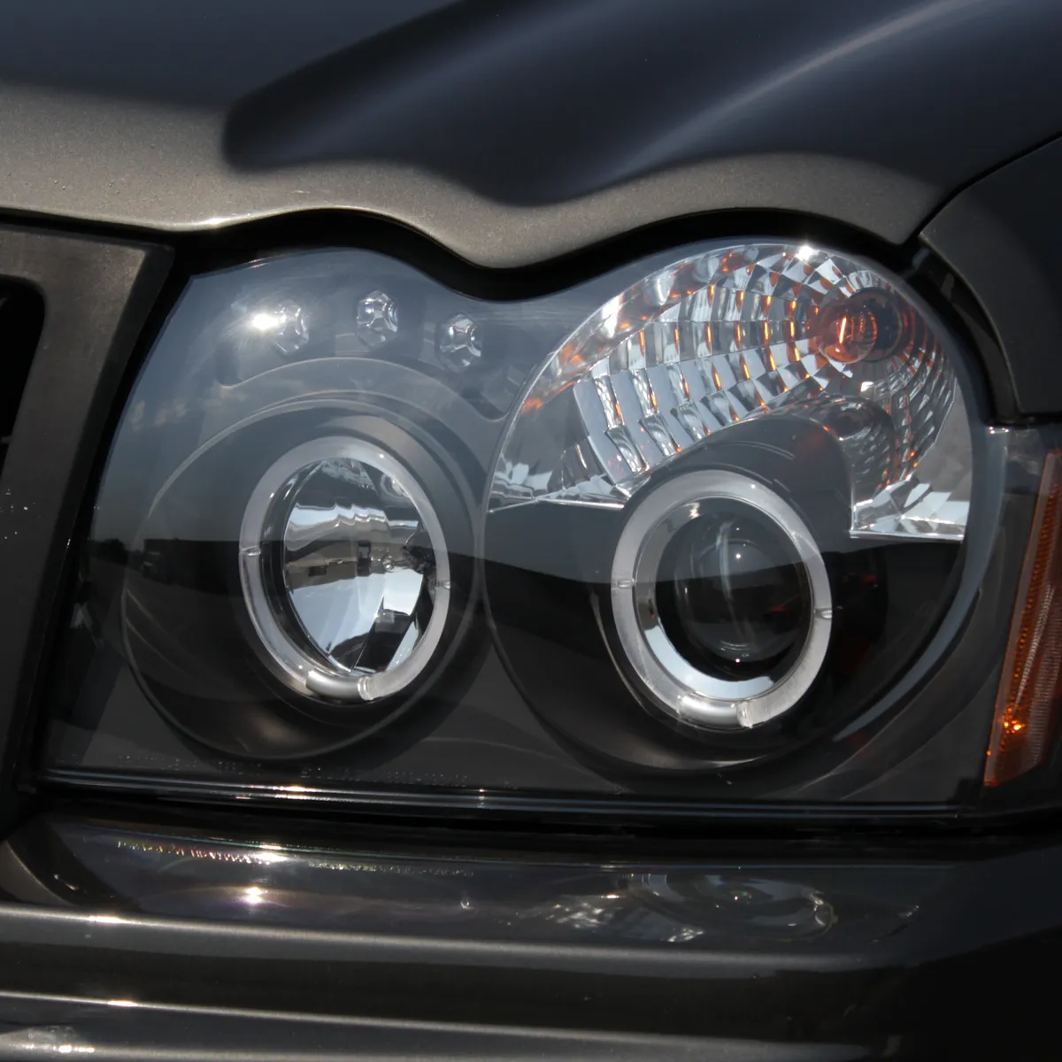 ( Spyder Signature ) Jeep Grand Cherokee 05-07 Projector Headlights - LED Halo - LED ( Replaceable LEDs ) - Black - High H1 (Included) - Low 9006 (Not Included) product image