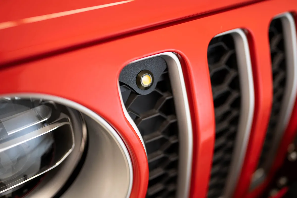 DV8 Offroad Grjl-02 Grjl-02 18-22 Jeep Wrangler JL Front Grill Amber Accent Lights product image